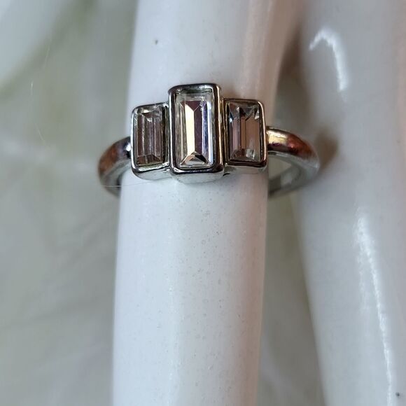 𝅺Guess 3 clear rectangular crystal silver ring sz 7 - Picture 2 of 3